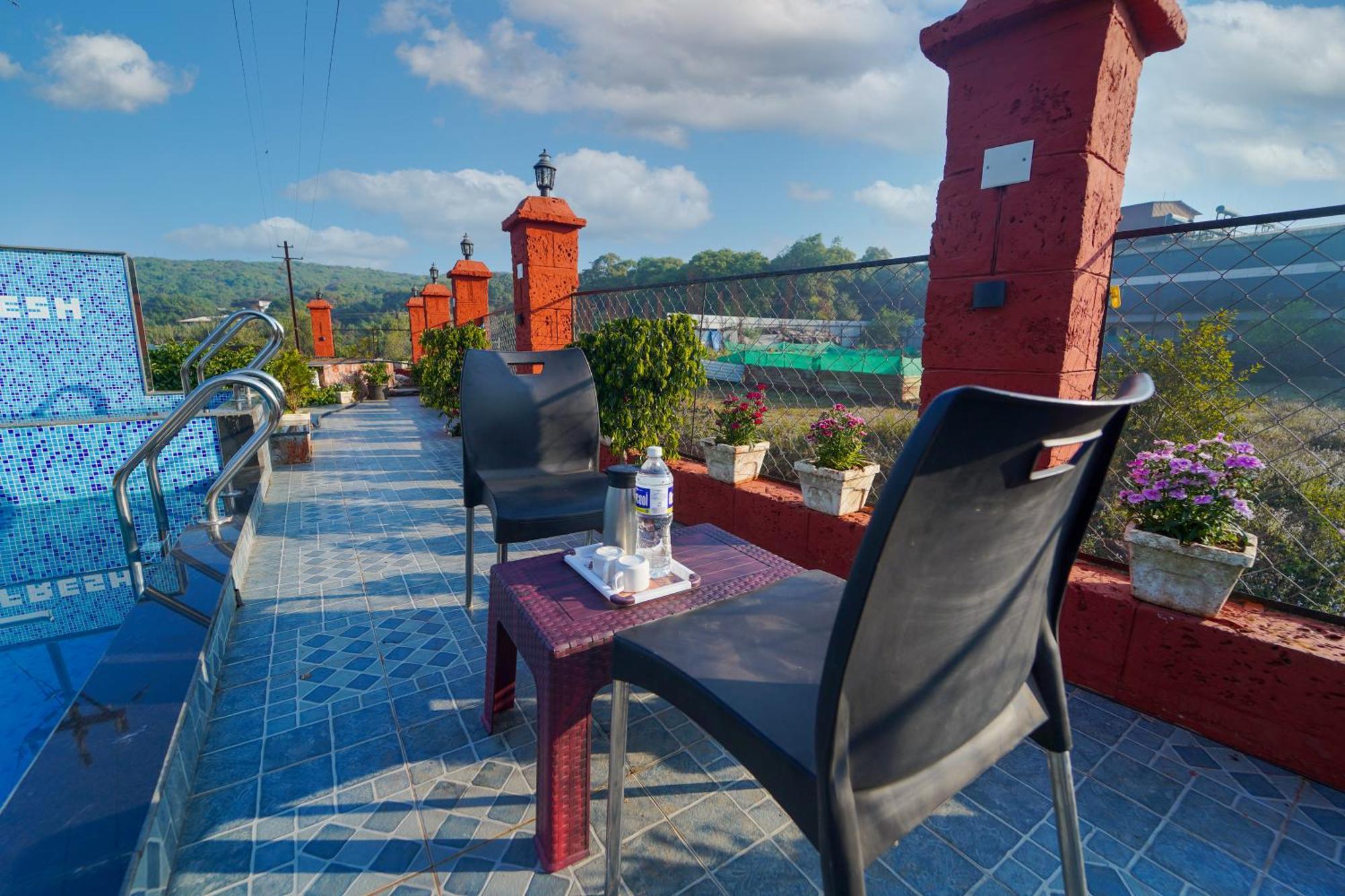 Berry Fresh Stays Mahabaleshwar With Pool Exteriör bild