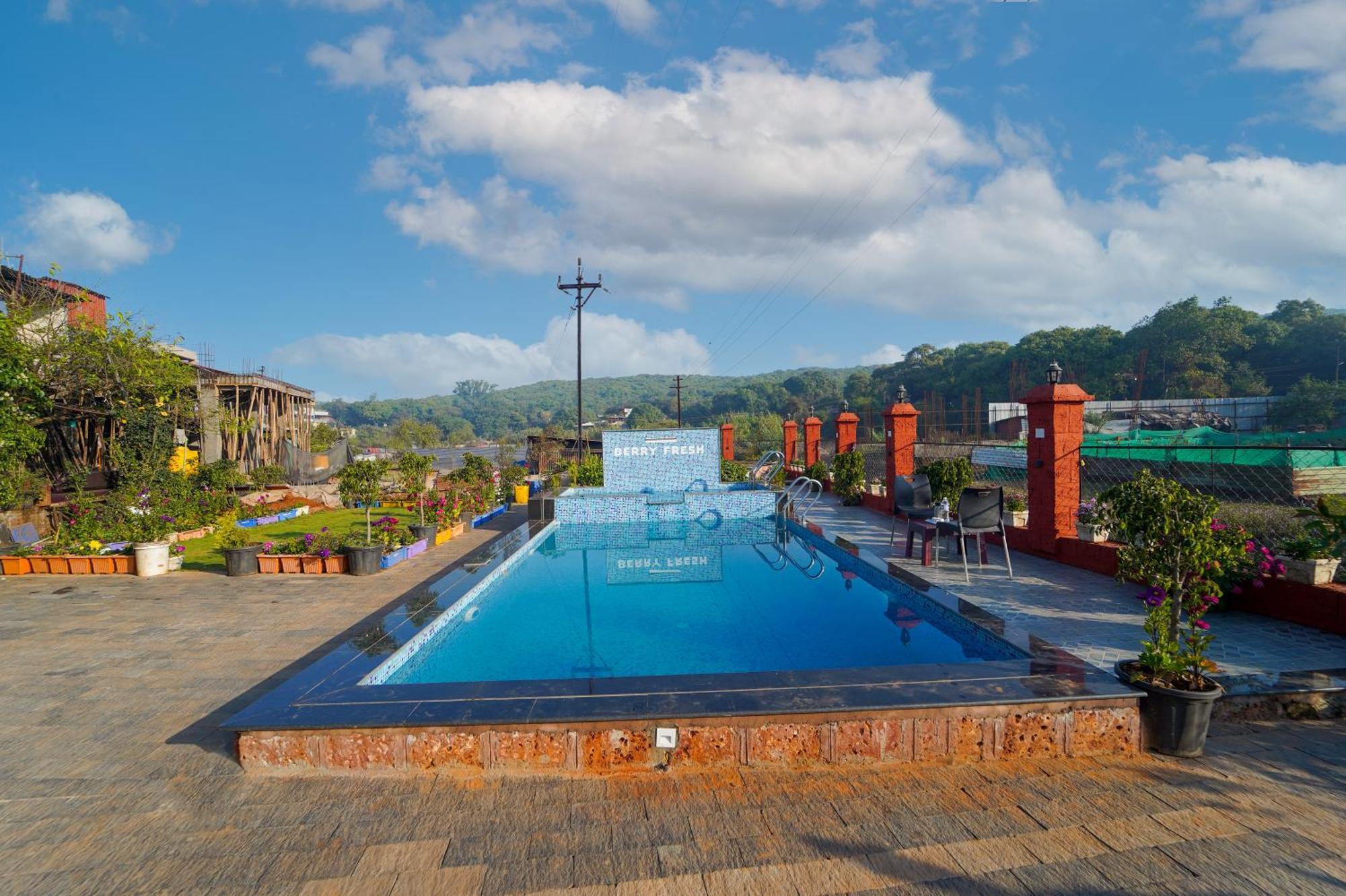 Berry Fresh Stays Mahabaleshwar With Pool Exteriör bild